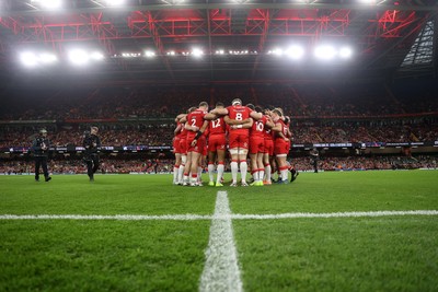 091125 - Wales v Argentina - Quilter Nations Series - Wales team huddle pre match