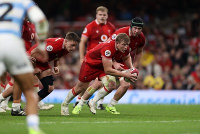 091125 - Wales v Argentina - Quilter Nations Series - Jac Morgan of Wales scores a try