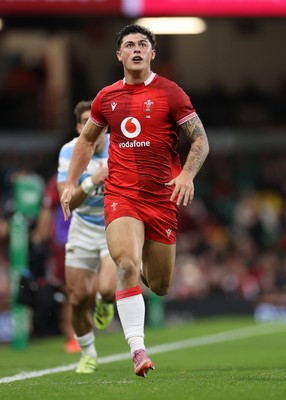 091125 - Wales v Argentina - Quilter Nations Series - Louis Rees-Zammit of Wales 