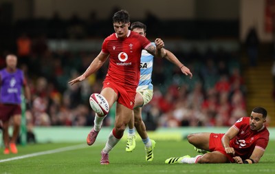 091125 - Wales v Argentina - Quilter Nations Series - Louis Rees-Zammit of Wales 