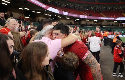 091125 - Wales v Argentina - Quilter Nations Series - Louis Rees-Zammit of Wales at full time