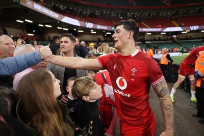 091125 - Wales v Argentina - Quilter Nations Series - Louis Rees-Zammit of Wales at full time