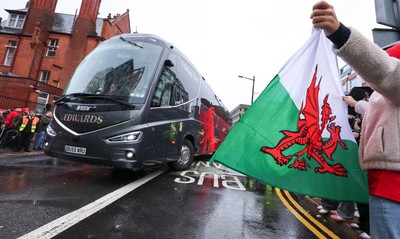 091125 - Wales v Argentina, Quilter Nations Series - Wales fans wait for the team coach to arrive at the stadium