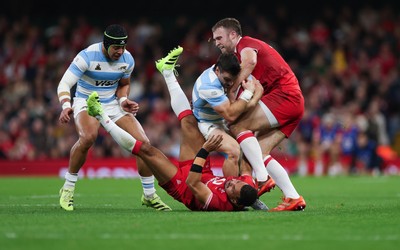 091125 - Wales v Argentina, Quilter Nations Series - Mateo Carreras of Argentina is tackled by Max Llewellyn of Wales and Ben Thomas of Wales