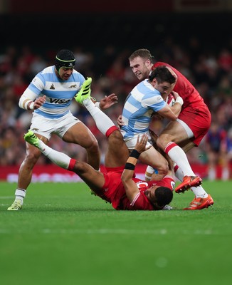 091125 - Wales v Argentina, Quilter Nations Series - Mateo Carreras of Argentina is tackled by Max Llewellyn of Wales and Ben Thomas of Wales