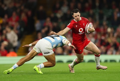 091125 - Wales v Argentina, Quilter Nations Series - Tom Rogers of Wales takes on Santiago Chocobares of Argentina