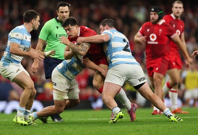 091125 - Wales v Argentina, Quilter Nations Series - Louis Rees-Zammit of Wales charges forward