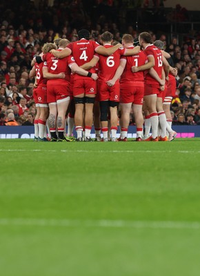 091125 - Wales v Argentina, Quilter Nations Series - The Wales team huddle up ahead of the match