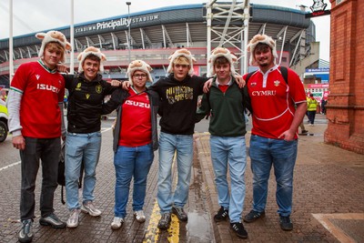 091125 - Wales v Argentina - Quilter Nations Series - Fans outside Principality Stadium before the match