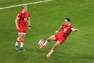 091125 - Wales v Argentina - Quilter Nations Series - Tomos Williams of Wales kicks the ball