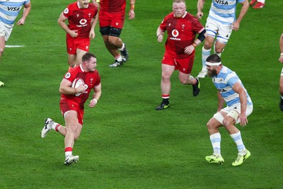 091125 - Wales v Argentina - Quilter Nations Series - Dewi Lake of Wales runs at Marcos Kremer of Argentina
