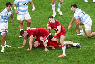 091125 - Wales v Argentina - Quilter Nations Series - Tomos Williams of Wales passes the ball