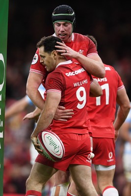 091125 - Wales v Argentina - Quilter Nations Series - Tomos Williams of Wales celebrates scoring a try with team mates