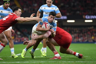 091125 - Wales v Argentina - Quilter Nations Series - Bautista Delguy of Argentina scores a try