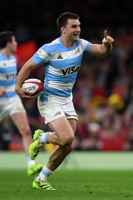 091125 - Wales v Argentina - Quilter Nations Series - Geronimo Prisciantelli of Argentina runs in to score a try