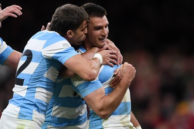 091125 - Wales v Argentina - Quilter Nations Series - Geronimo Prisciantelli of Argentina celebrates scoring a try with team mates
