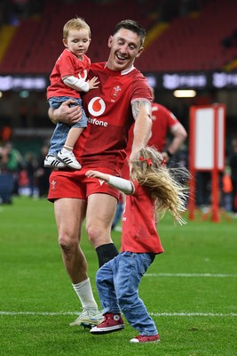 091125 - Wales v Argentina - Quilter Nations Series - Josh Adams of Wales with family at full time