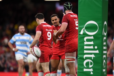 091125 - Wales v Argentina - Quilter Nations Series - Tomos Williams of Wales celebrates scoring a try with team mates