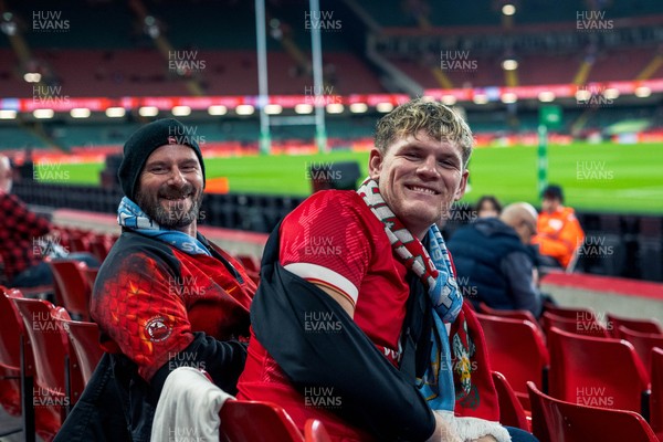 091125 - Wales v Argentina - Quilter Nations Series - Fans ahead of the game