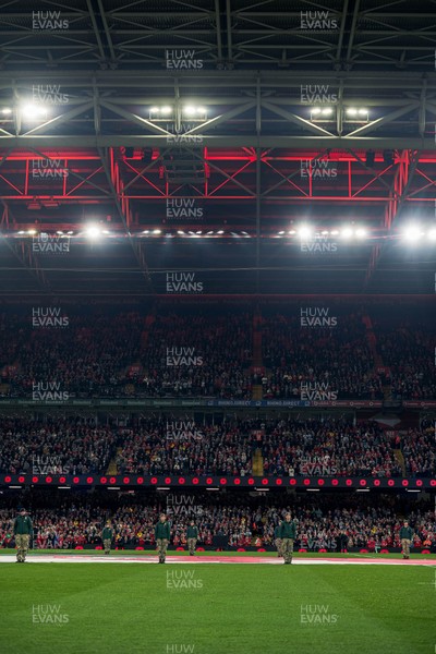 091125 - Wales v Argentina - Quilter Nations Series - Fans pay their respects during the minutes silence to mark Remembrance Sunday 