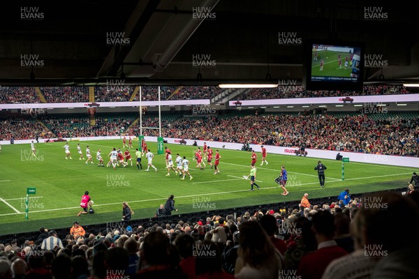 091125 - Wales v Argentina - Quilter Nations Series - Fans view of the game 