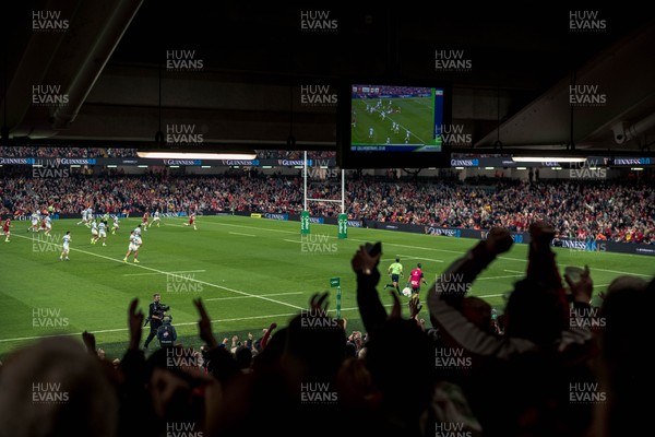 091125 - Wales v Argentina - Quilter Nations Series - Fans view of the game 