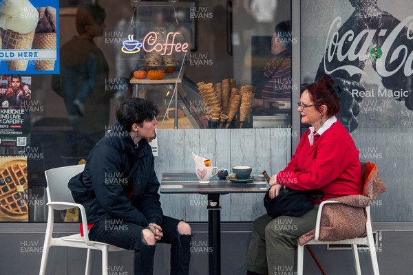 091125 - Wales v Argentina - Quilter Nations Series - Fans ahead of the game