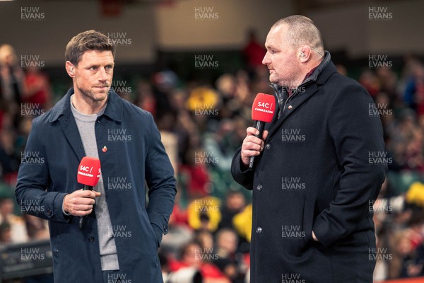 091125 - Wales v Argentina - Quilter Nations Series - S4C rugby pundits Rhys Priestland and Ken Owens during half time