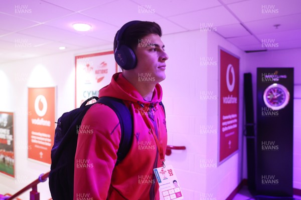 091125 - Wales v Argentina - Quilter Nations Series - Louis Rees-Zammit of Wales 
