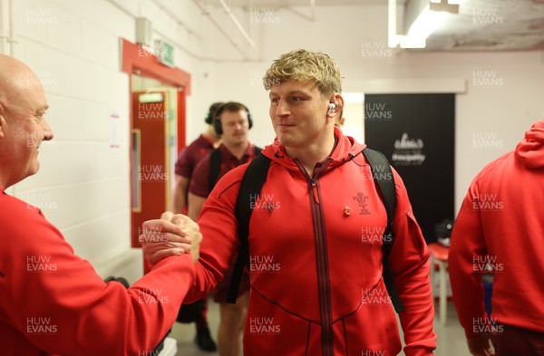 091125 - Wales v Argentina - Quilter Nations Series - Jac Morgan of Wales arrives at the stadium