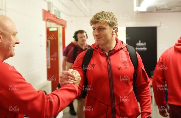 091125 - Wales v Argentina - Quilter Nations Series - Jac Morgan of Wales arrives at the stadium