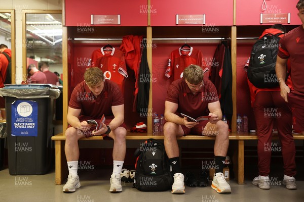 091125 - Wales v Argentina - Quilter Nations Series - Jac Morgan and Aaron Wainwright of Wales arrive at the stadium