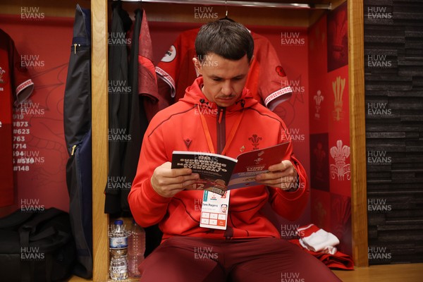 091125 - Wales v Argentina - Quilter Nations Series - Tom Rogers of Wales arrives at the stadium