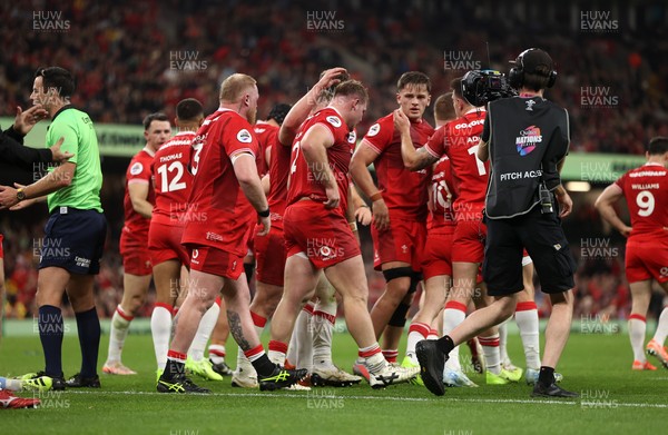 091125 - Wales v Argentina - Quilter Nations Series - Dewi Lake of Wales celebrates scoring a try with team mates