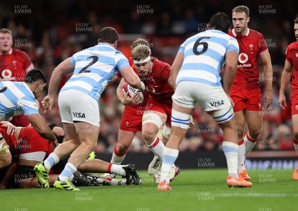 091125 - Wales v Argentina - Quilter Nations Series - Aaron Wainwright of Wales 