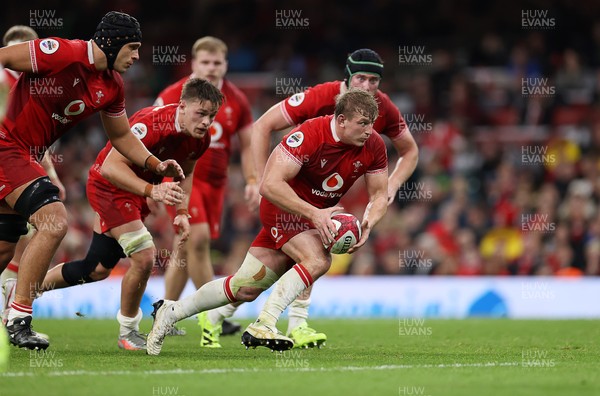 091125 - Wales v Argentina - Quilter Nations Series - Jac Morgan of Wales scores a try