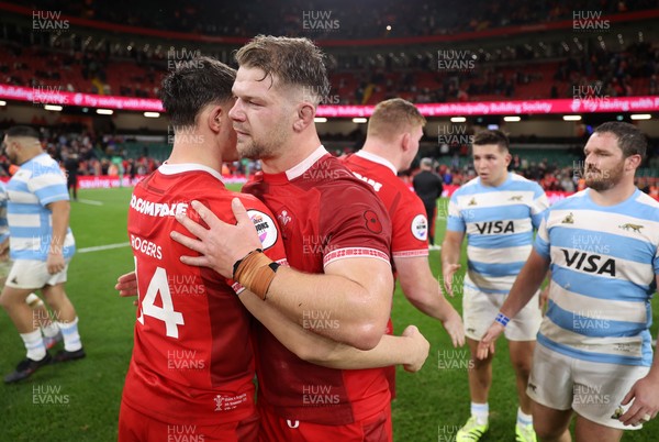 091125 - Wales v Argentina - Quilter Nations Series - Olly Cracknell of Wales at full time