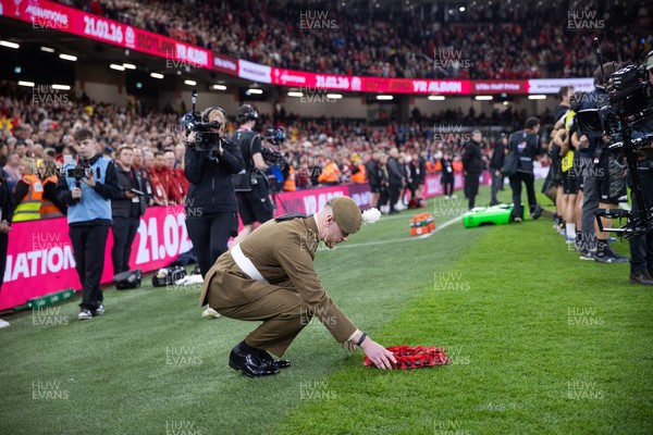 091125 - Wales v Argentina - Quilter Nations Series - Laying of Remembrance Wreath