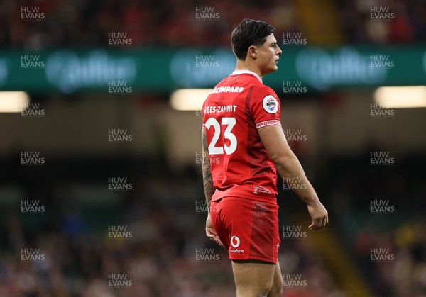 091125 - Wales v Argentina - Quilter Nations Series - Louis Rees-Zammit of Wales 