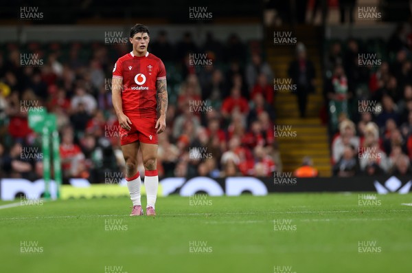 091125 - Wales v Argentina - Quilter Nations Series - Louis Rees-Zammit of Wales 