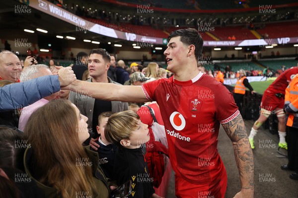091125 - Wales v Argentina - Quilter Nations Series - Louis Rees-Zammit of Wales at full time
