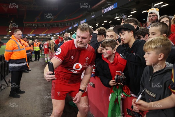 091125 - Wales v Argentina - Quilter Nations Series - Dewi Lake of Wales with fans at full time
