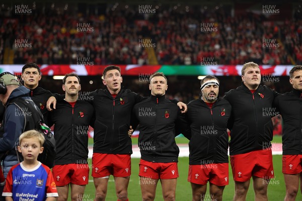 091125 - Wales v Argentina - Quilter Nations Series - Louis Rees-Zammit, Josh Adams, Jarrod Evans, Liam Belcher and Archie Griffin of Wales sing the anthem