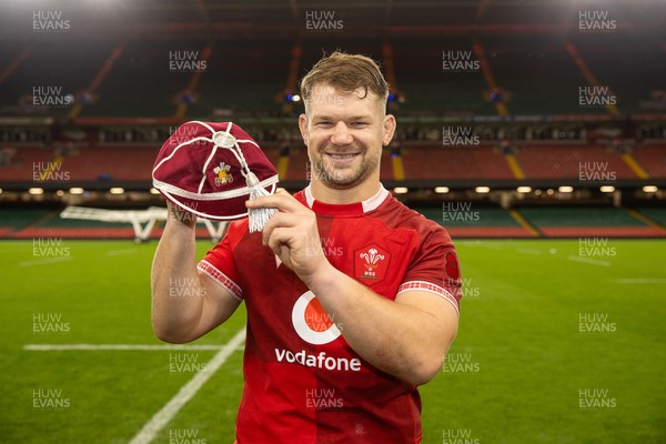 091125 - Wales v Argentina - Quilter Nations Series - Olly Cracknell of Wales with his first cap
