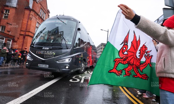 091125 - Wales v Argentina, Quilter Nations Series - Wales fans wait for the team coach to arrive at the stadium