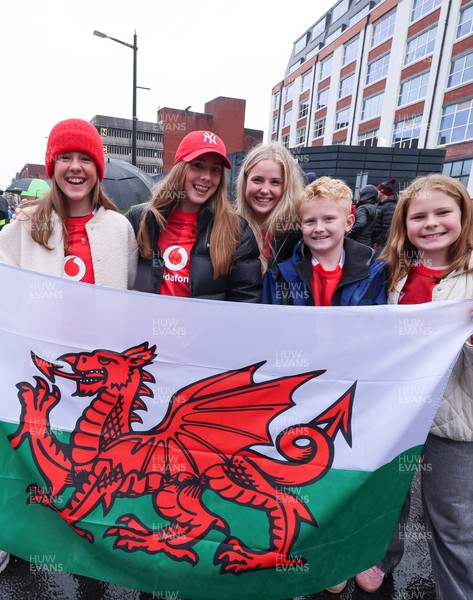 091125 - Wales v Argentina, Quilter Nations Series - Wales fans wait for the team coach to arrive at the stadium