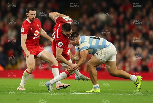 091125 - Wales v Argentina, Quilter Nations Series - Josh Adams of Wales takes on Santiago Carreras of Argentina