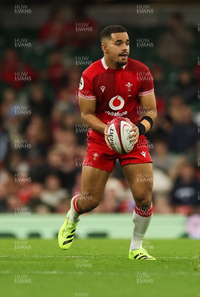 091125 - Wales v Argentina, Quilter Nations Series - Ben Thomas of Wales
