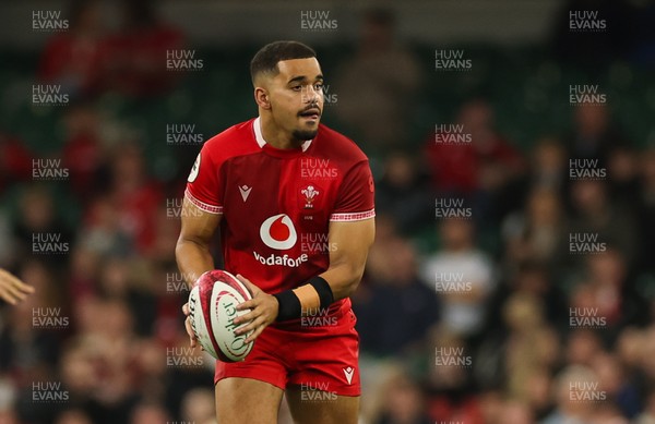 091125 - Wales v Argentina, Quilter Nations Series - Ben Thomas of Wales
