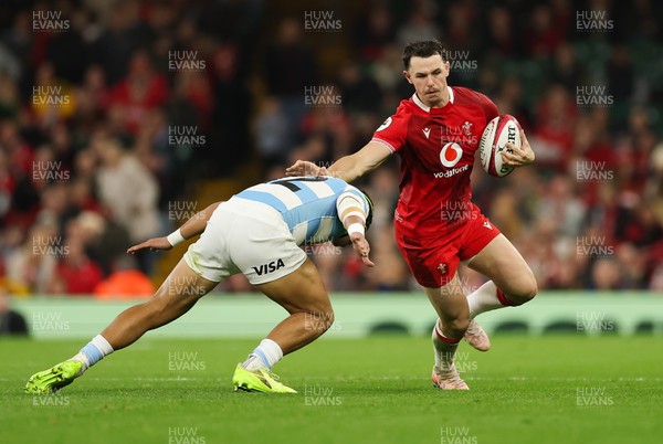 091125 - Wales v Argentina, Quilter Nations Series - Tom Rogers of Wales takes on Santiago Chocobares of Argentina